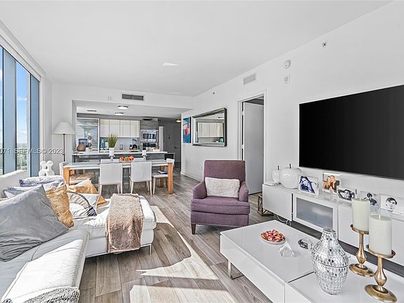 4th image of 460 NE 28th St #30