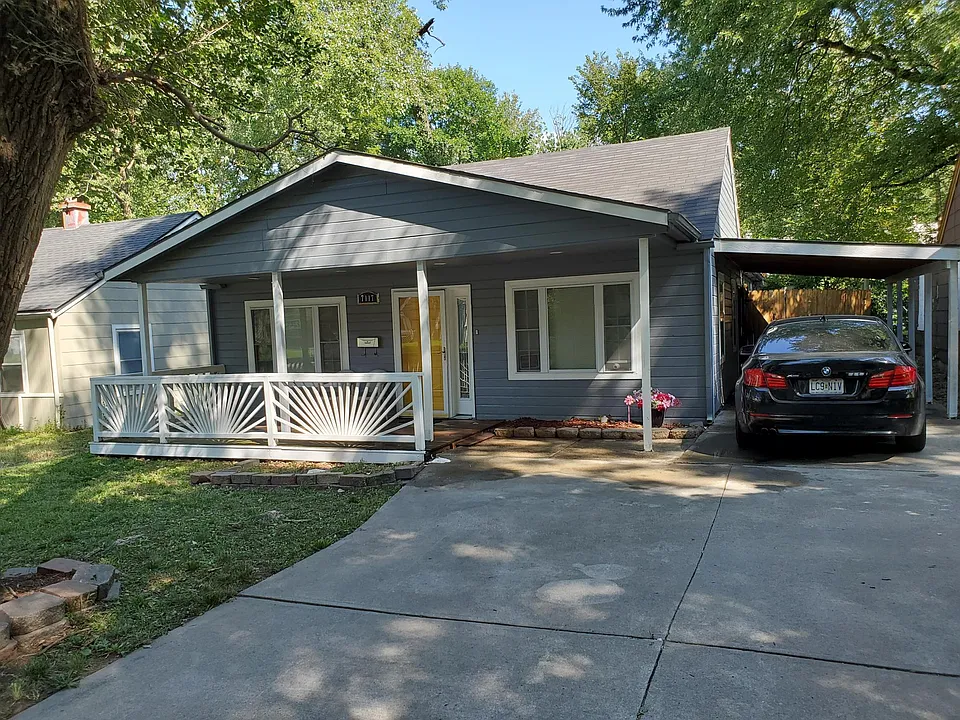 7117 Flora Ave