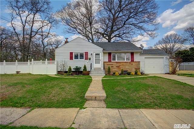1st image of 2 Dogwood St