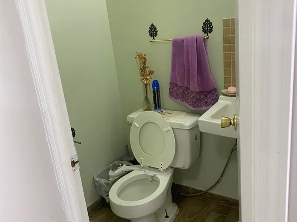 32 Lincoln Parkway image 8 of 14