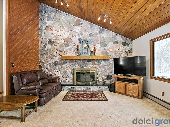 5th image of 13035 Foxwood Dr NE