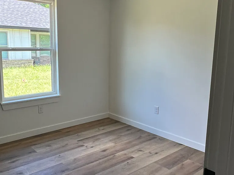 918 N Lewis St — Photo 11