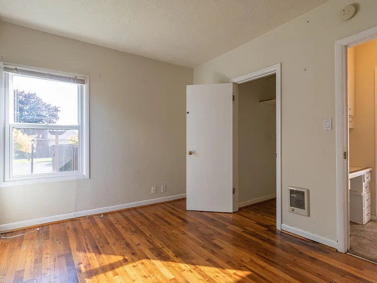 11130 NE Knott St — Photo 3