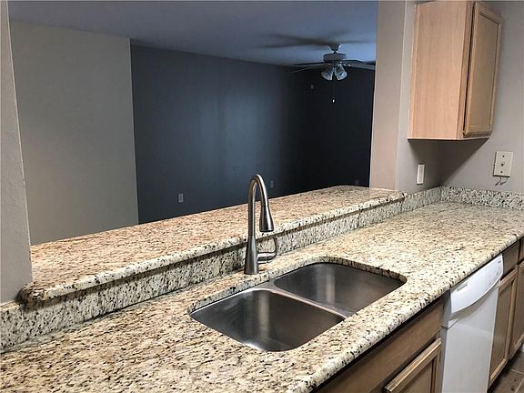 4th image of 490 N Pin Oak 116 Pl