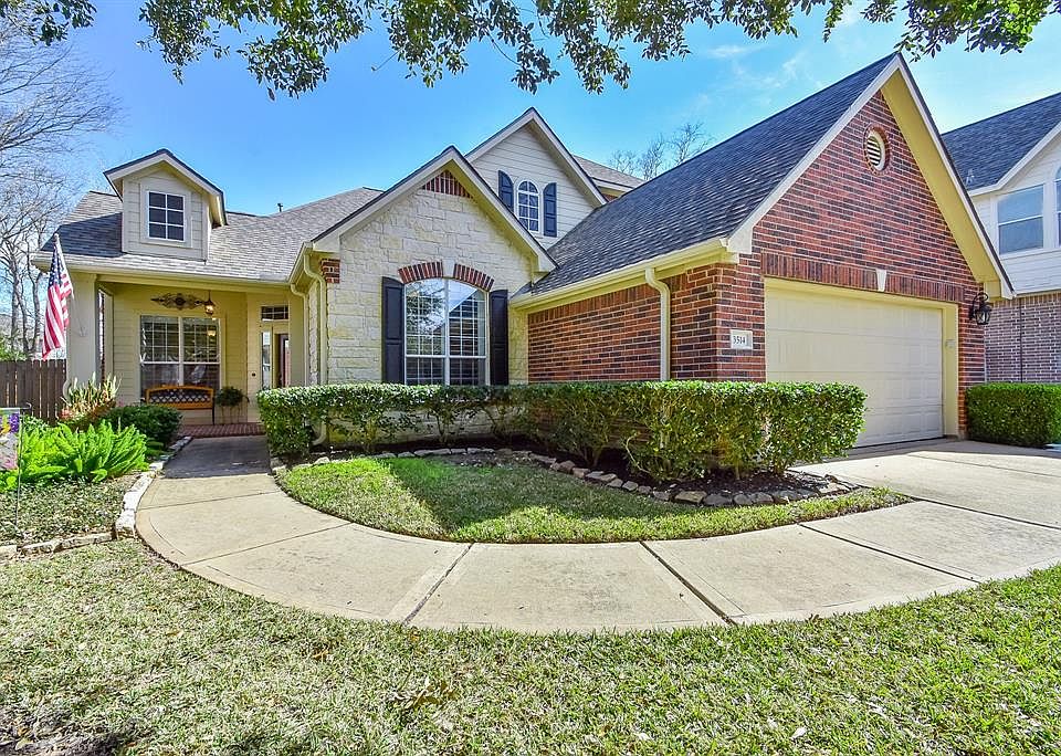 This beautiful 1.5 story home on quiet cul-de-sac street is ready and waiting for the next loving buyer. We'll take a quick look at what this home has to offer in the next few pictures with more pictures and details to follow.