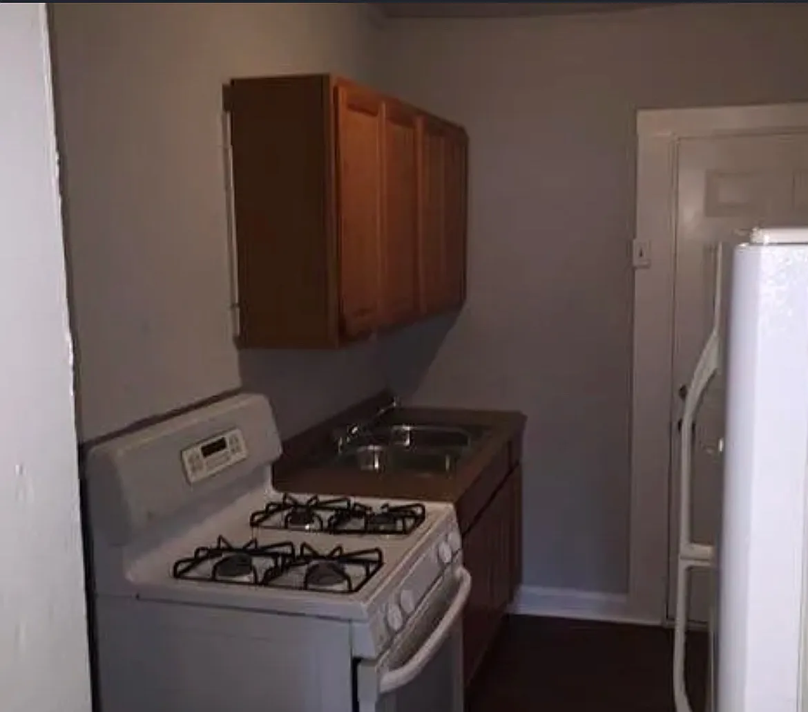 1143 Cambridge St - 1 — Photo 2