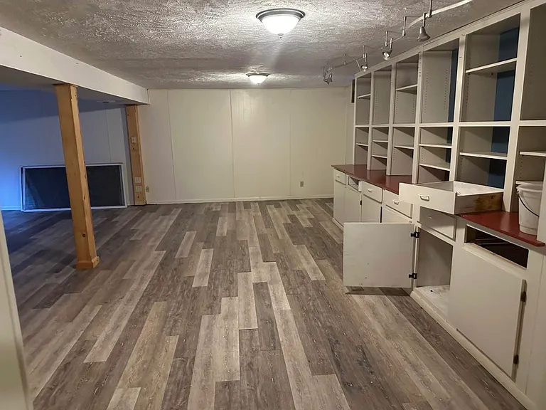 815 W Avon Ln — Photo 3