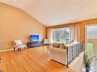 88 Tudor Ln, Berkeley Heights, NJ 07922