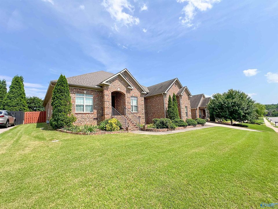 2nd image of 121 Autumn Wind Dr