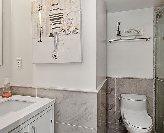 3rd image of 200 E 66th St APT A305