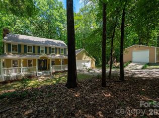 909 Woodland Forest Dr, Waxhaw, NC 28173