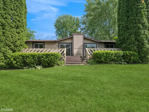 104 Hastings Way SW, Poplar Grove, IL 61065