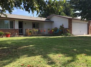 160 E Berkeley Ave, Tulare, CA 93274