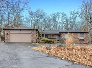 28645 Oak Crest Ct, Farmington Hills, MI 48334