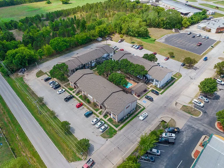 Twin Oaks - $500 Off First Months Rent! — Photo 35