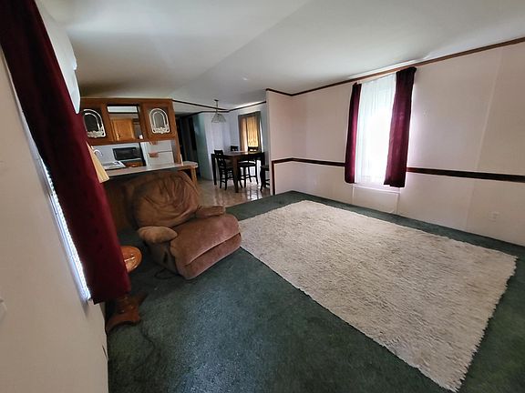 4th image of 2419 Catalpa St #59