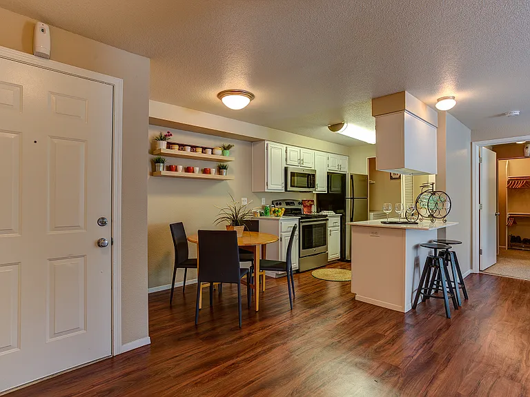 Commons at Dawson Creek Apartments — Photo 6