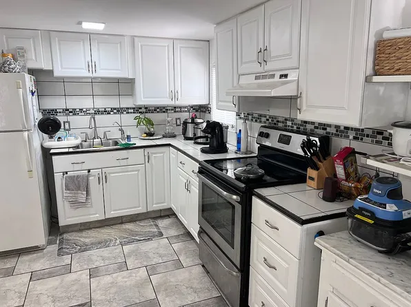 143 W Lake Dr #2, Hallandale Beach, FL 33009