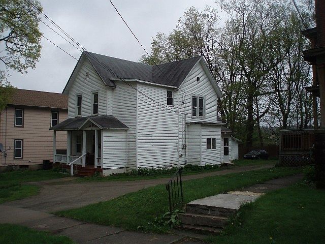 1st image of 614 E 6th St
