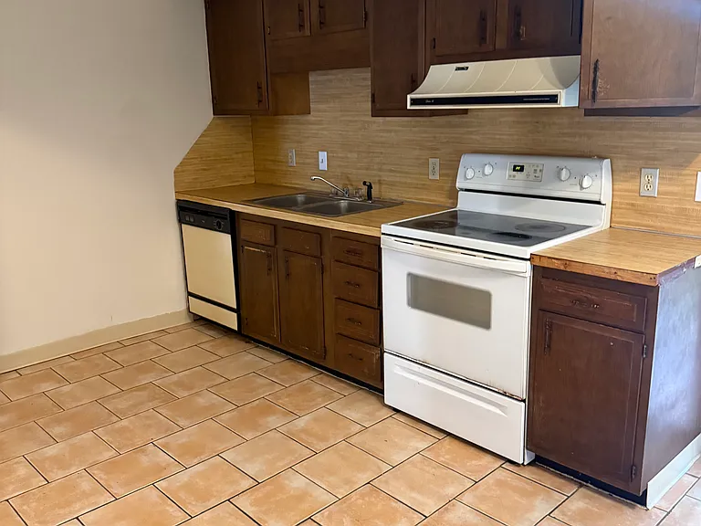 305 Lane Ave #3 — Photo 5