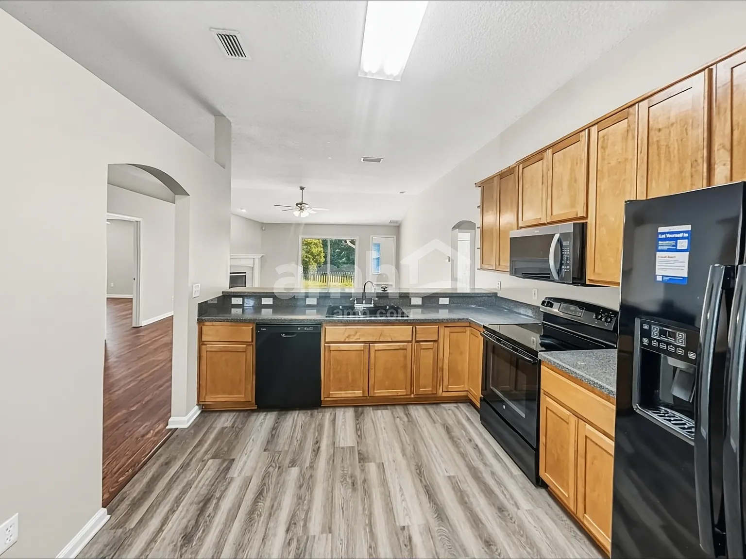 4 bed, 3.0 bath, 2144 sqft, $2,360 — Photo 4