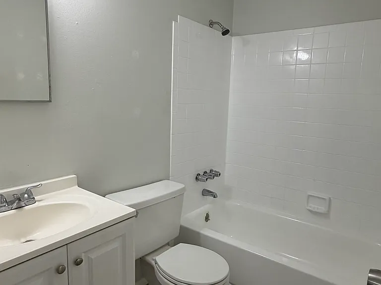 416 39th St E #416 — Photo 6