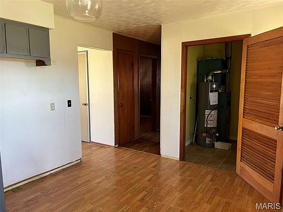 4th image of 610 Broadway St