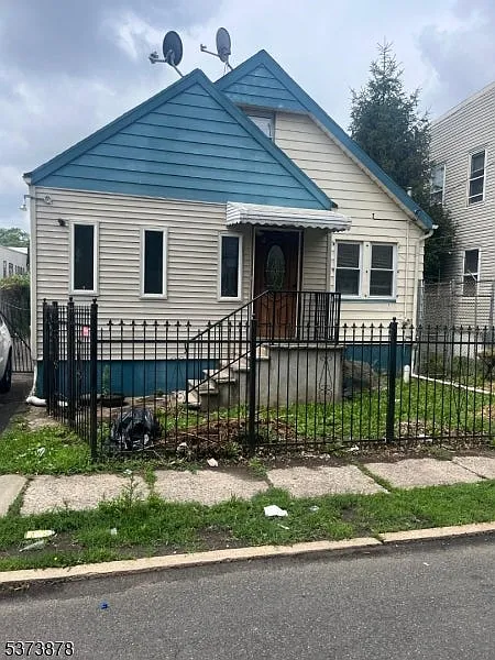 35 Chestnut Ave