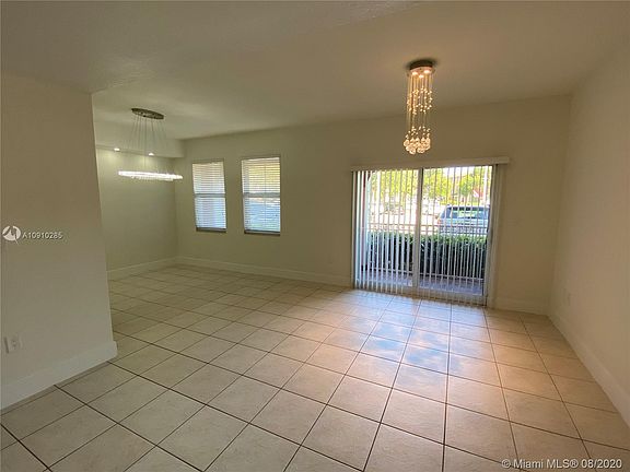 4th image of 11201 NW 83rd St APT 102