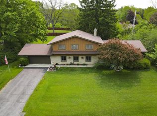 7420 N Redwood Rd, Glendale, WI 53209