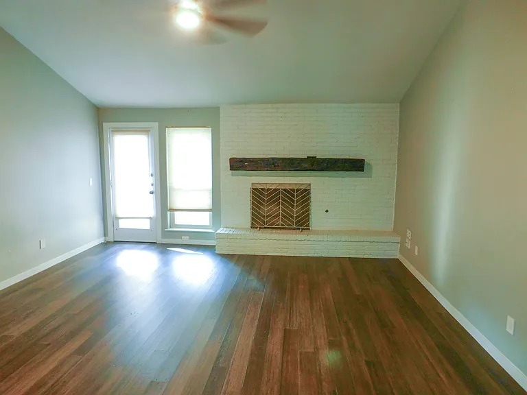 1946 Kensington Dr — Photo 9