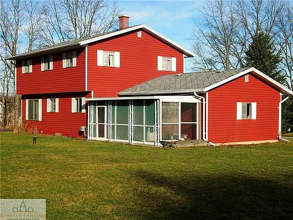 4th image of 3741 Royale Dr
