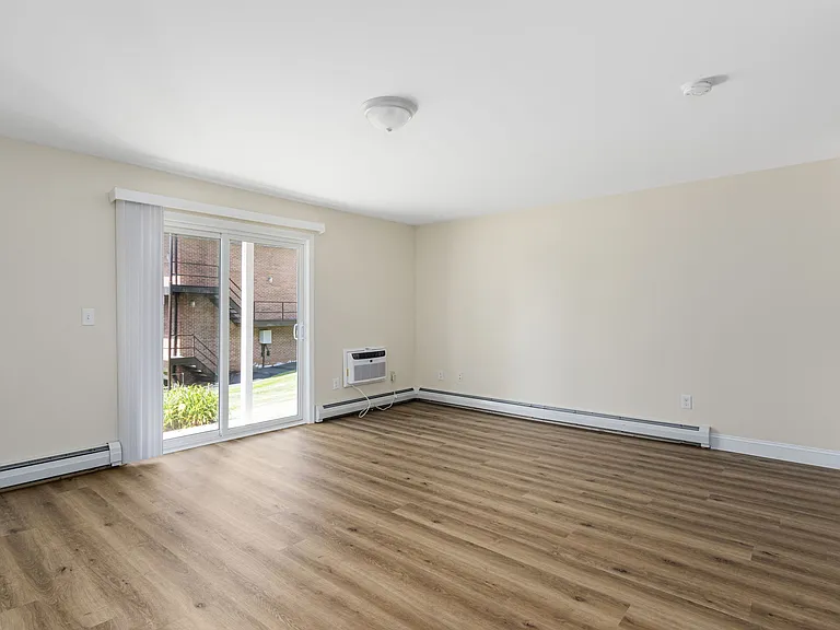 Parkway Cedarhurst Apartments — Photo 24
