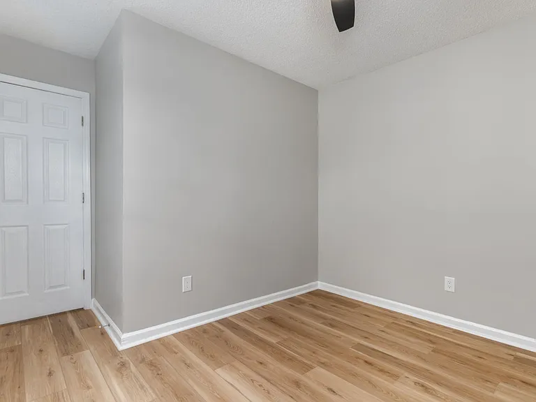 1021 Aderley Oak Dr — Photo 7