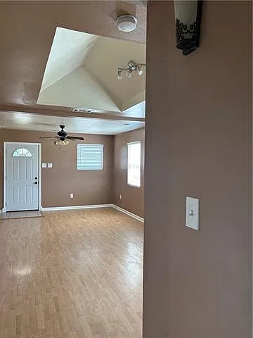 2 bed, 1.0 bath, 616 sqft, $1,200 — Photo 2