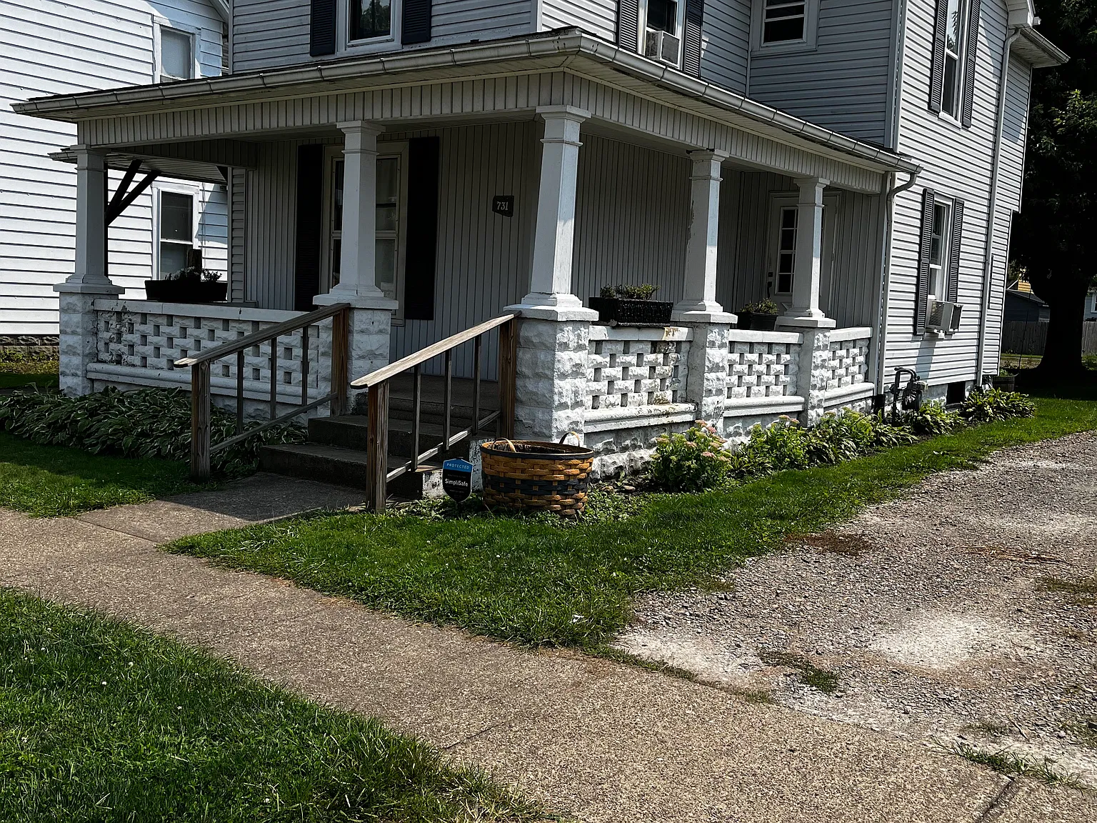 731 Elm St — Photo 1