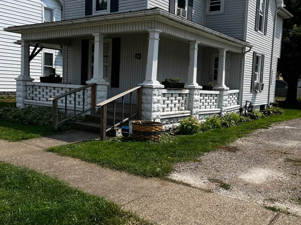 731 Elm St, Coshocton, OH 43812