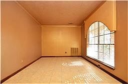 5th image of 2422 Taylor Ln