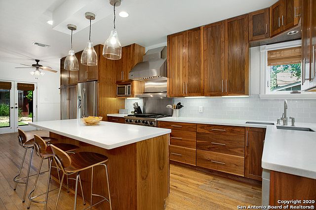 1st image of 235 Lindell Pl