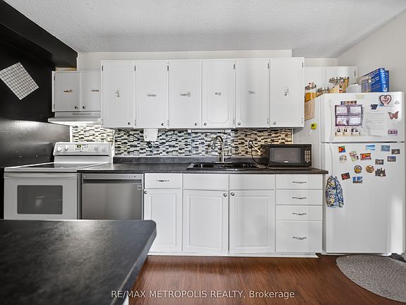 2nd image of 15 Torrance Rd #1102