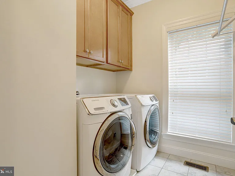 2862 Rosemary Ln — Photo 43