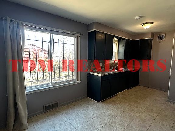3rd image of 4518 Cloverlawn Dr