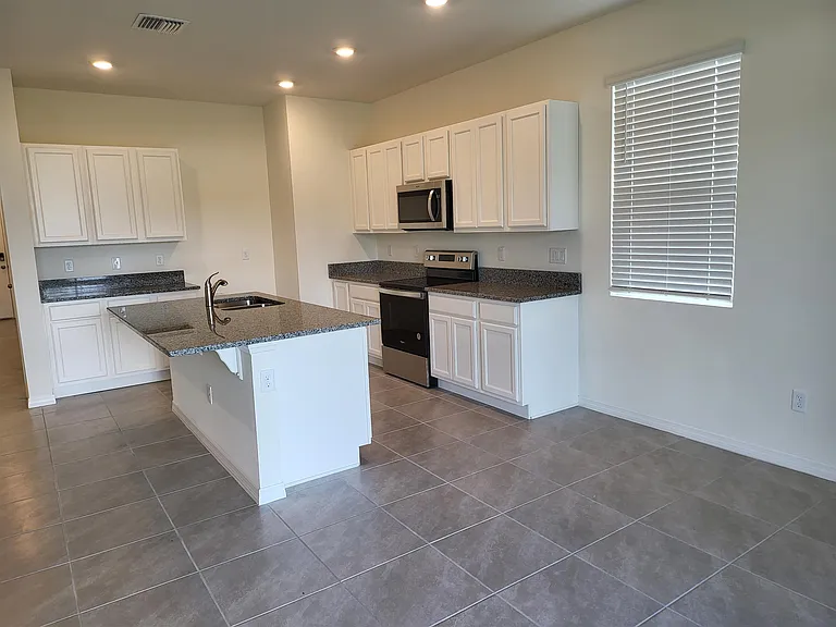 1204 Draintree St — Photo 6