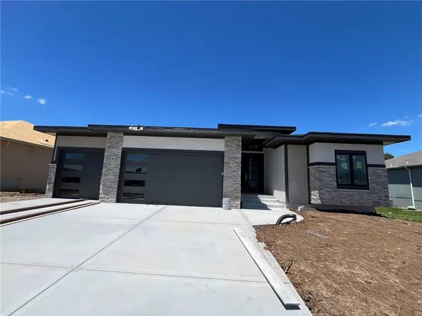 510 Bentwater Dr, Raymore, MO 64083