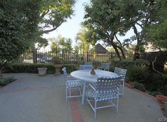 3rd image of 6121 Capri Ct