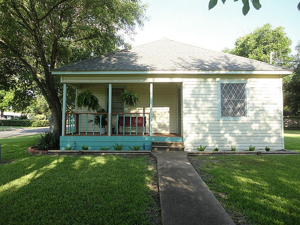 1st image of 902 15th Ave N