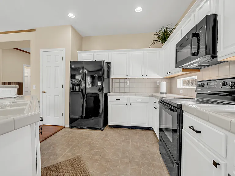 9504 Clear Springs Cir — Photo 7