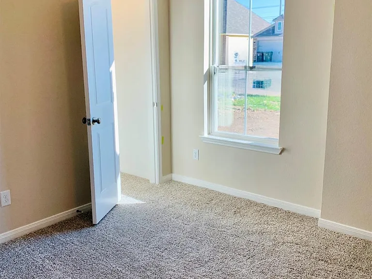 808 Fallbrook Dr — Photo 11