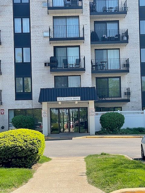 1st image of 9118 Elmwood Dr #5N