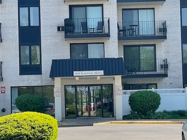 9118 Elmwood Dr #5N, Niles, IL 60714